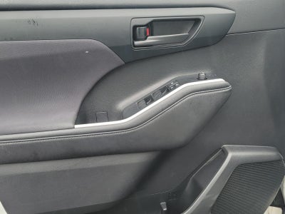 2020 Toyota Highlander LE