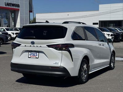 2024 Toyota Sienna XLE FWD 8-Passenger (Natl)