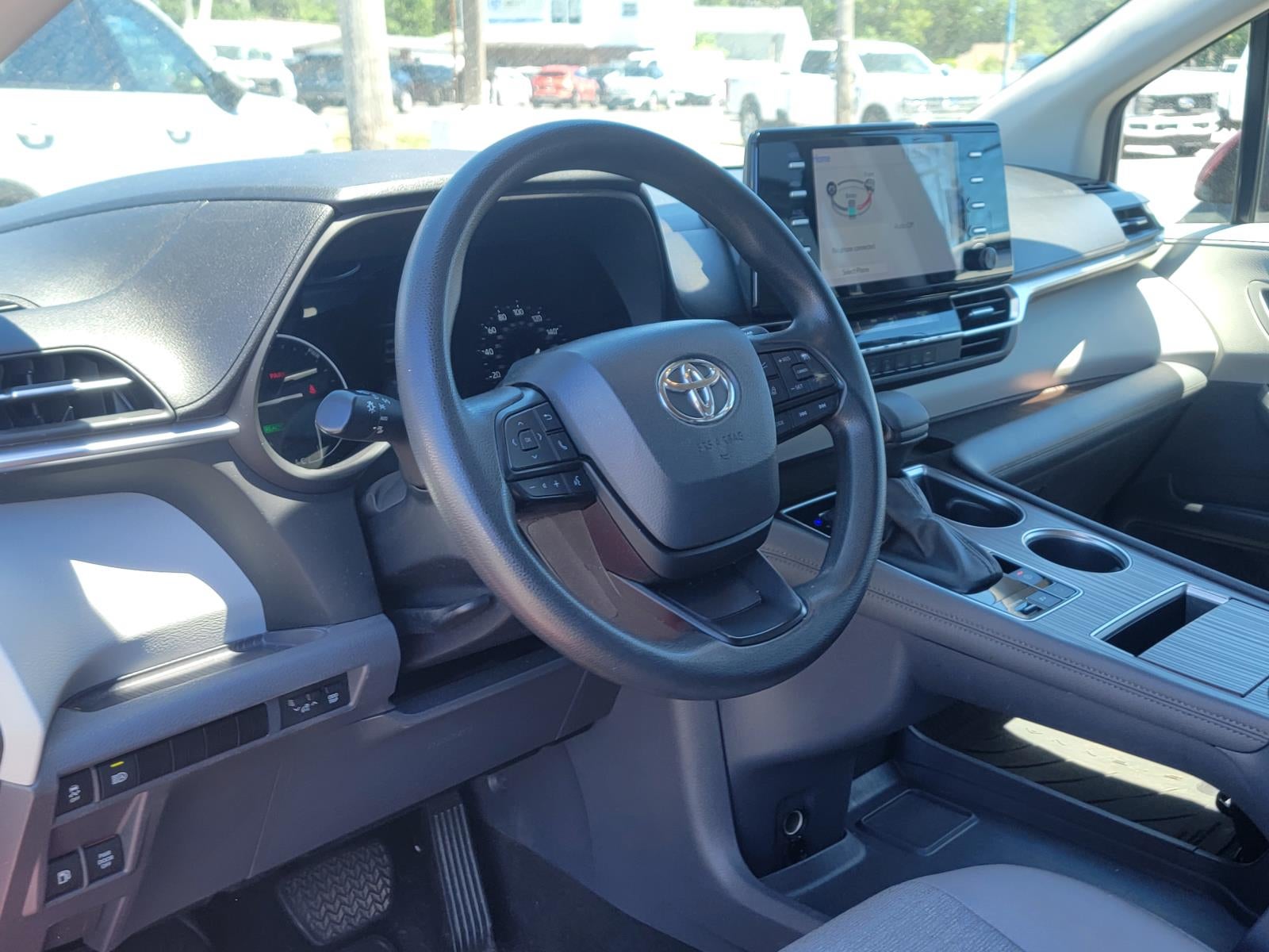 2023 Toyota Sienna LE