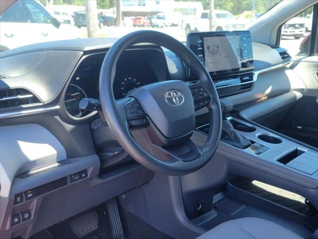 2023 Toyota Sienna LE
