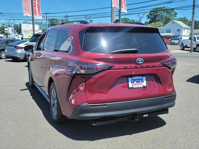 2023 Toyota Sienna LE
