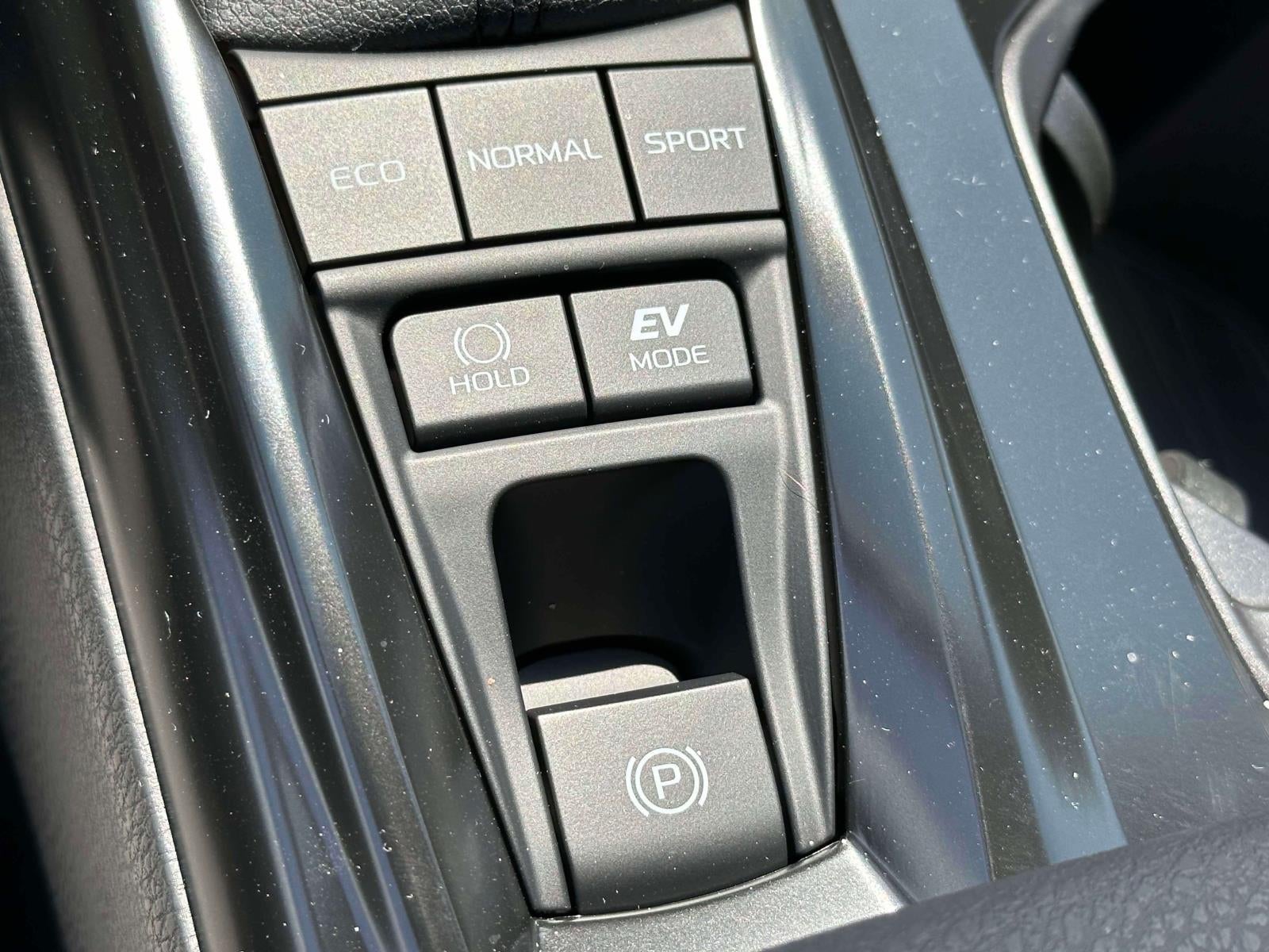 2025 Toyota Camry SE AWD