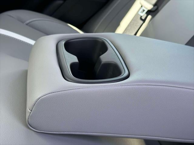 2025 Toyota Camry SE AWD