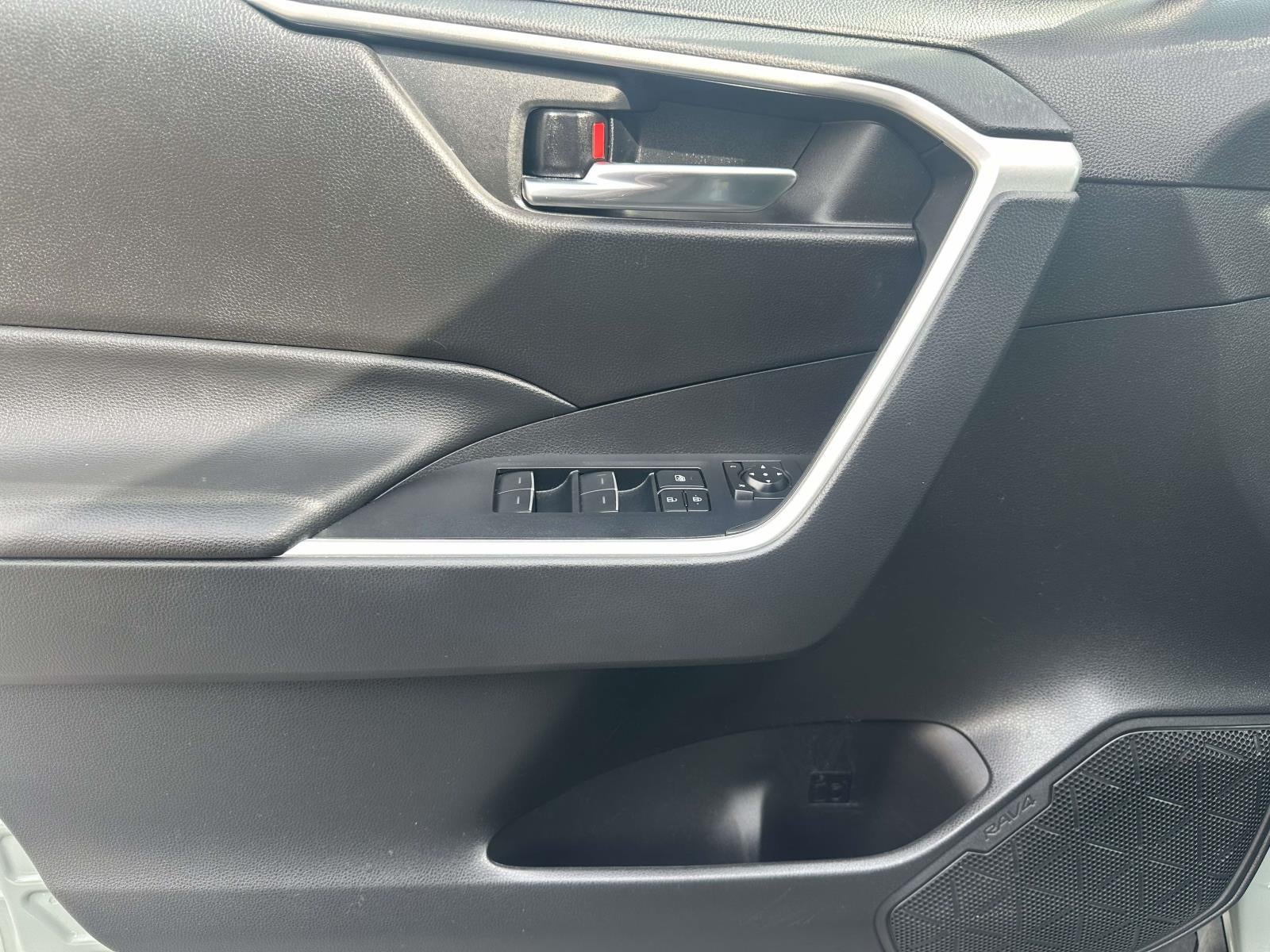 2022 Toyota RAV4 Hybrid XLE AWD (Natl)