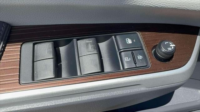 2021 Toyota Sienna XLE FWD 8-Passenger (Natl)