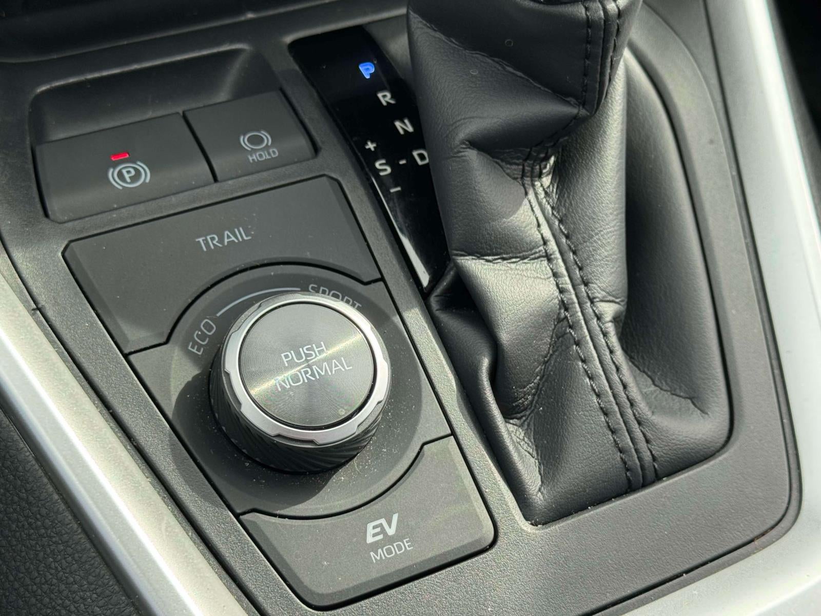 2025 Toyota RAV4 Hybrid XSE AWD (Natl)