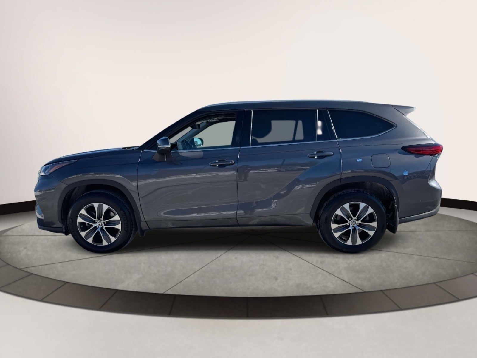 2022 Toyota Highlander XLE AWD (Natl)