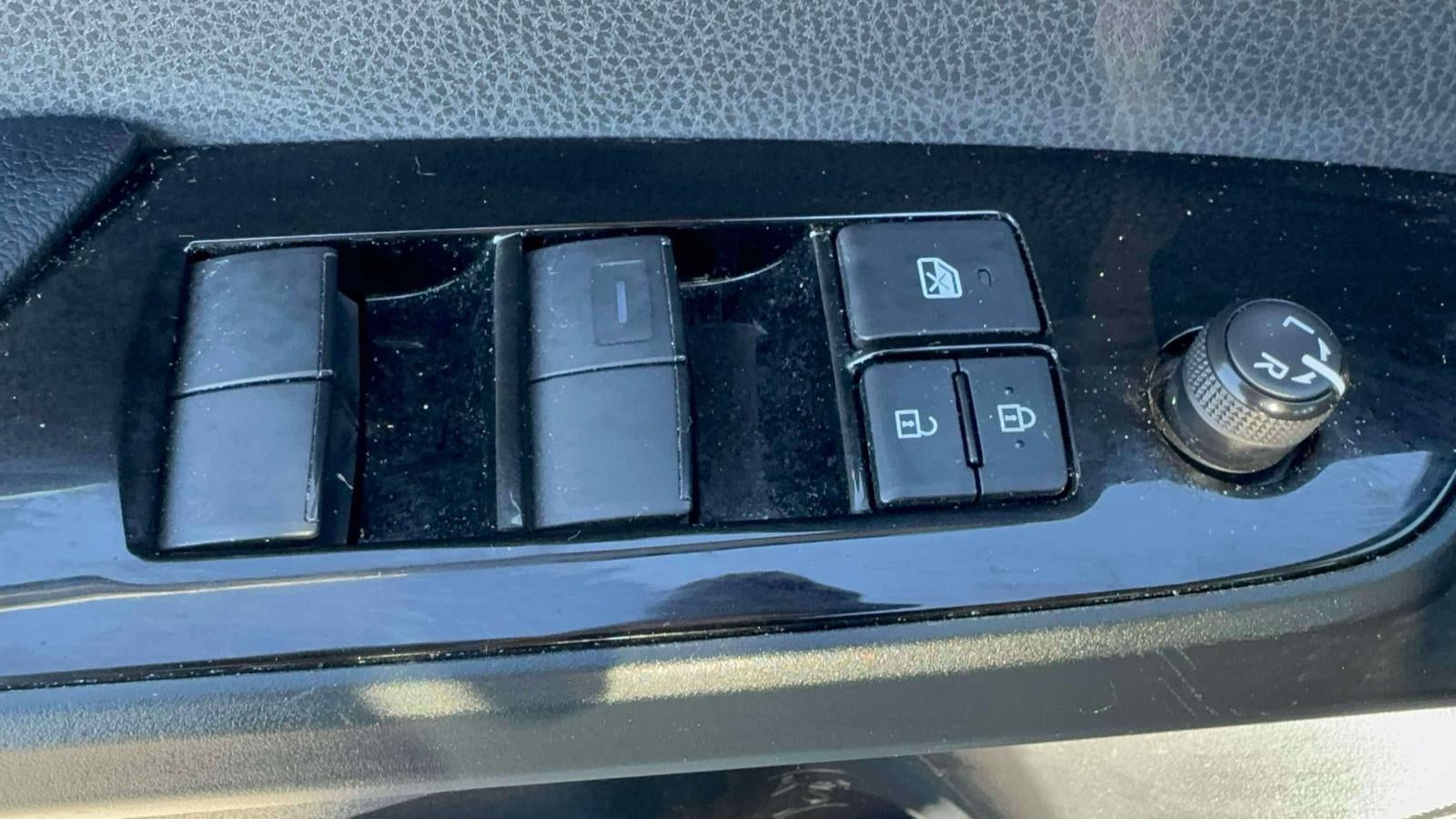 2022 Toyota Prius LE AWD-e (Natl)