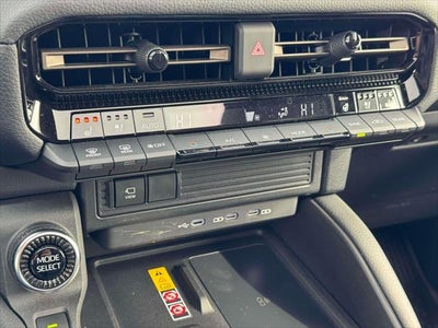 2025 Toyota Land Cruiser 4WD (Natl)