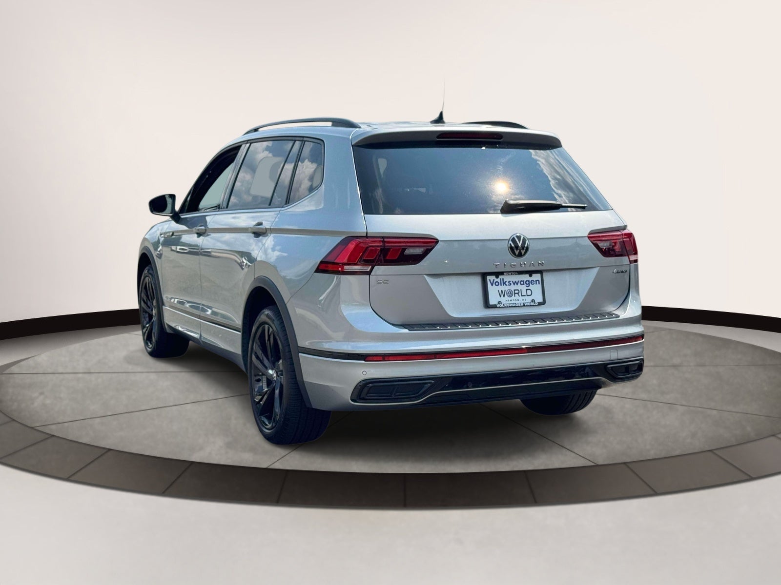 2023 Volkswagen Tiguan 2.0T SE R-Line Black