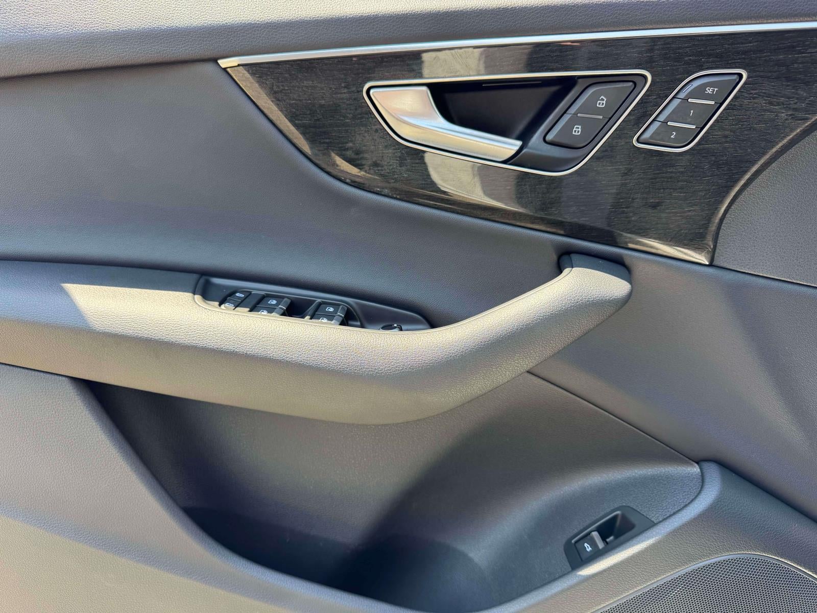 2023 Audi Q7 45 Premium