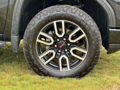 2025 GMC Sierra 1500 4WD Crew Cab 147 AT4
