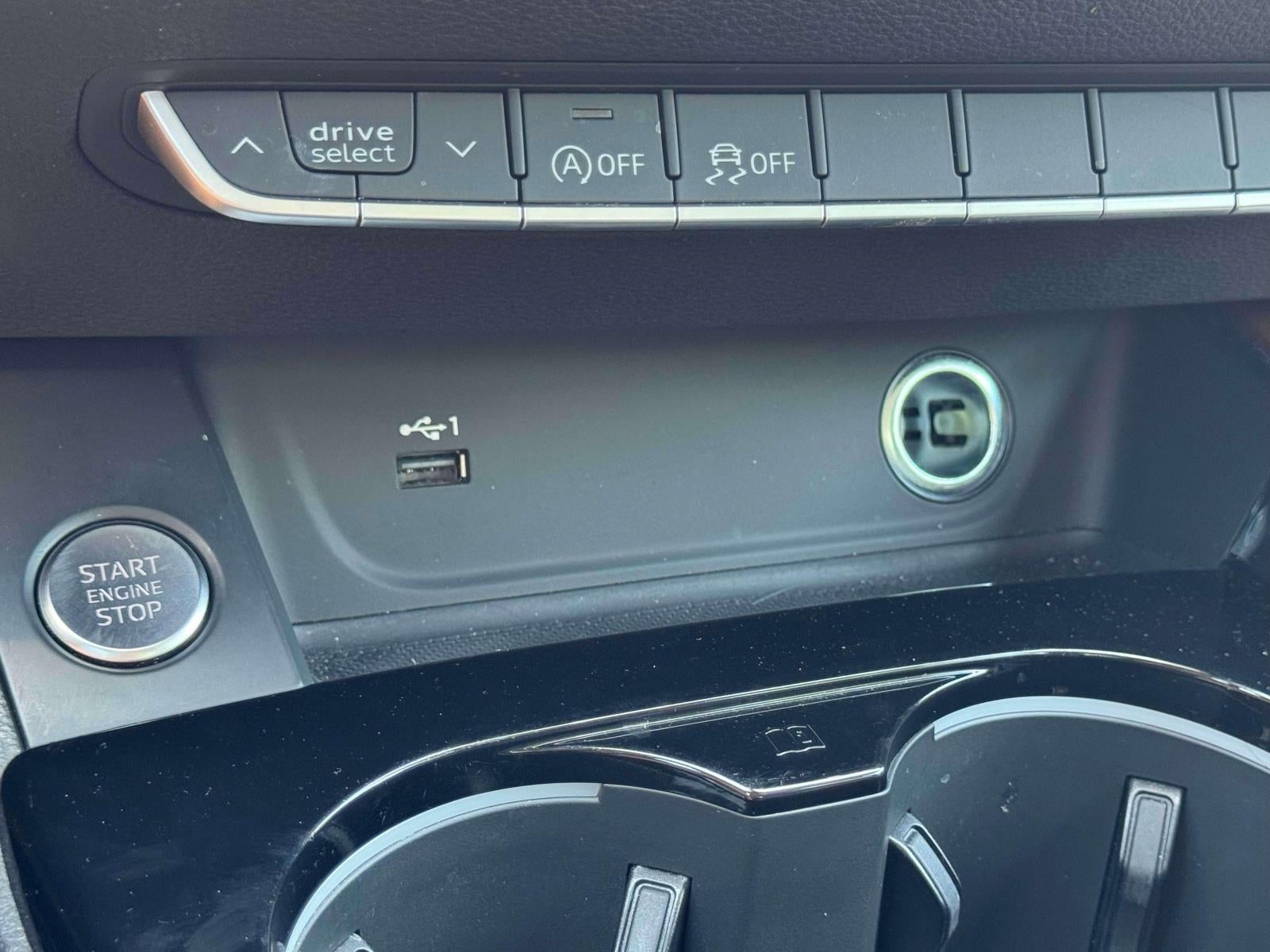 2022 Audi A4 Sedan Premium 40 TFSI quattro