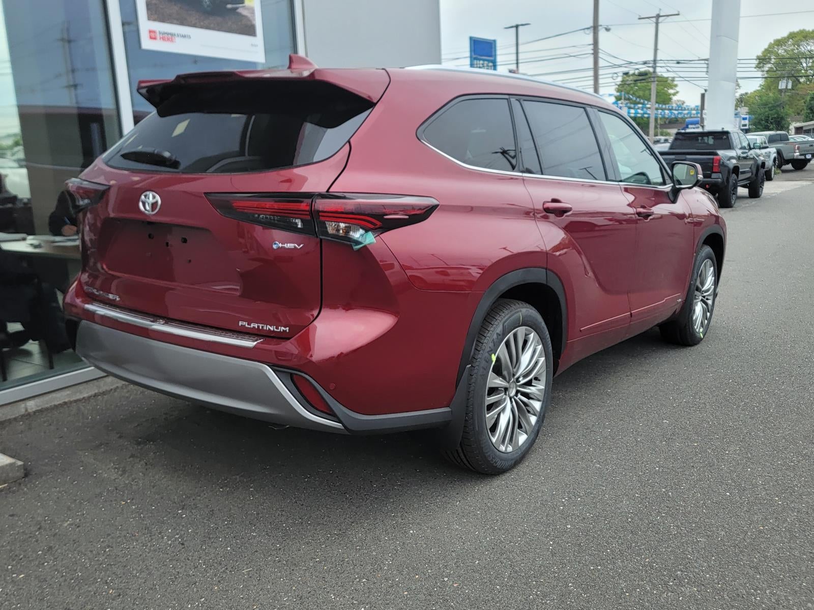 2026 Toyota Highlander Hybrid Platinum