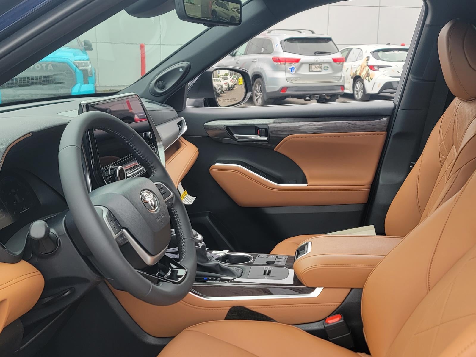 2026 Toyota Highlander Hybrid Platinum